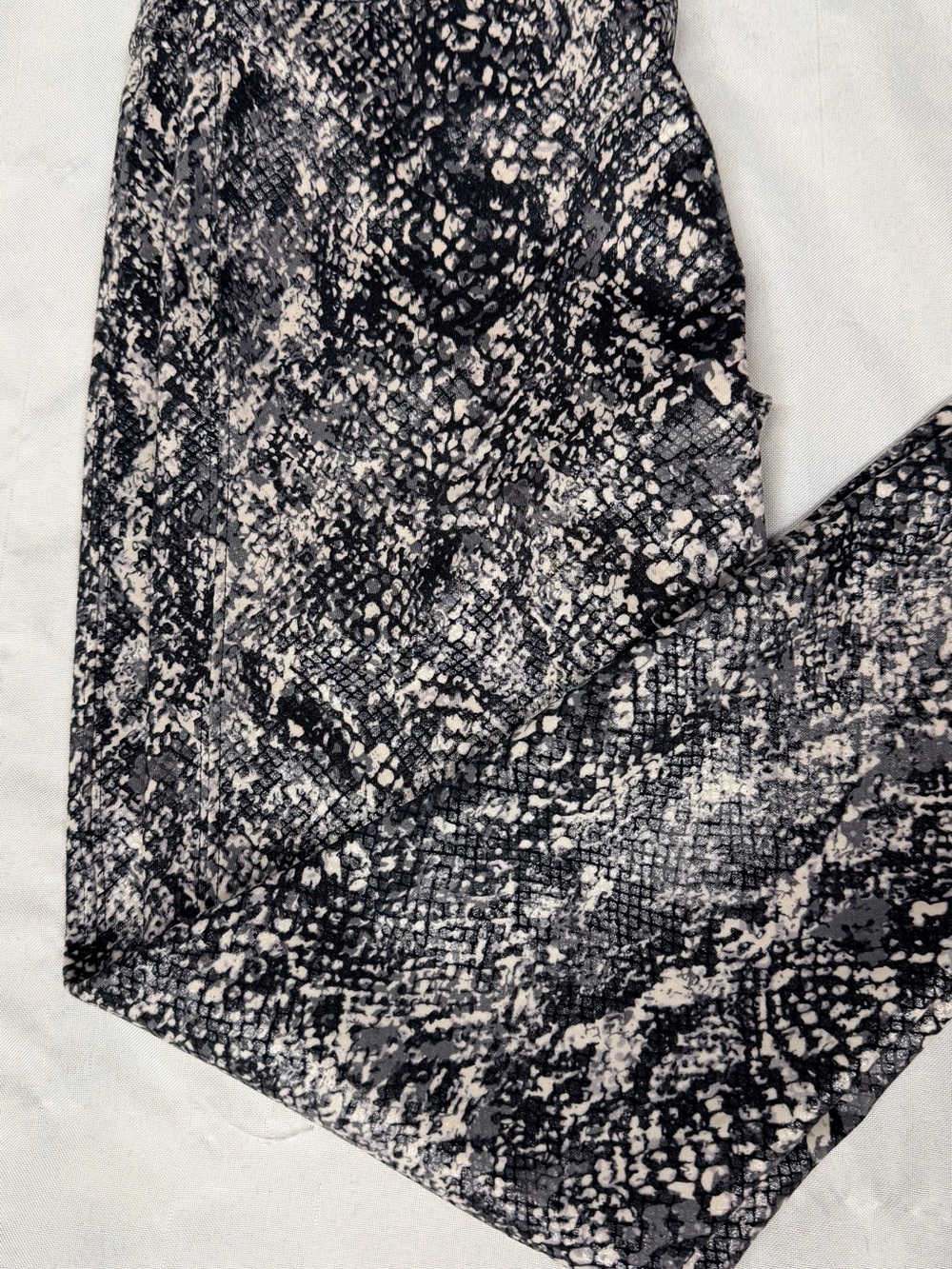 SPANX Black & White Snake-Print Leggings